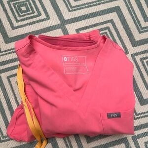 Figs Pink Scrub Set with Yellow Drawstring